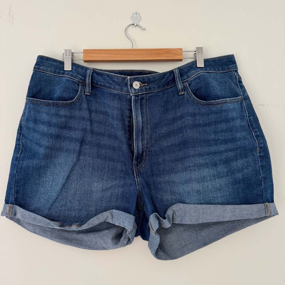 Old Navy High-Rise WOW Denim Shorts Size 18, 3-inch inseam